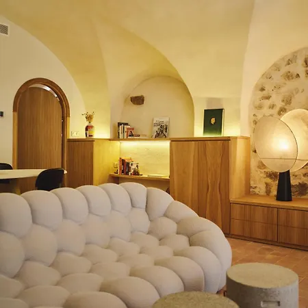 Hypercentre, Superbe Dans Ancienne écurie Du Xviiie Siècle Appartement *