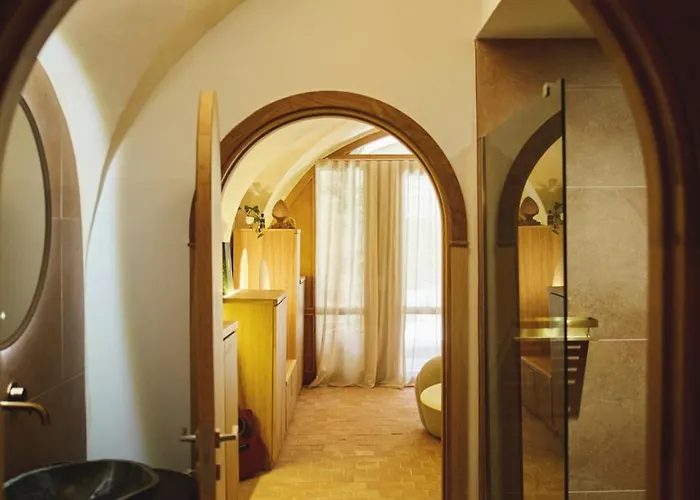 Hypercentre, Superbe Dans Ancienne Ecurie Du Xviiie Siecle *